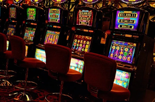 7up mobile app interface showing sports betting and live casino options